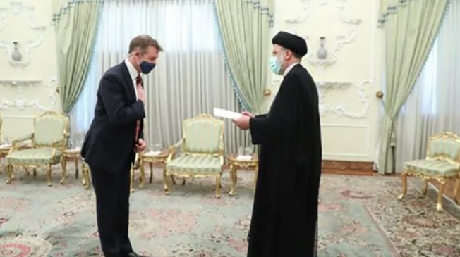 Photo of Iran summons British Ambassador to Ministry