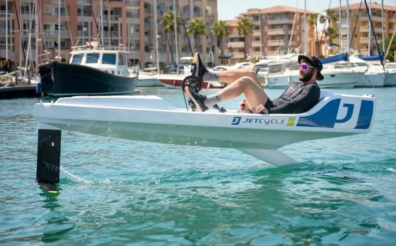 JetCycle Max: allows you to ride on water