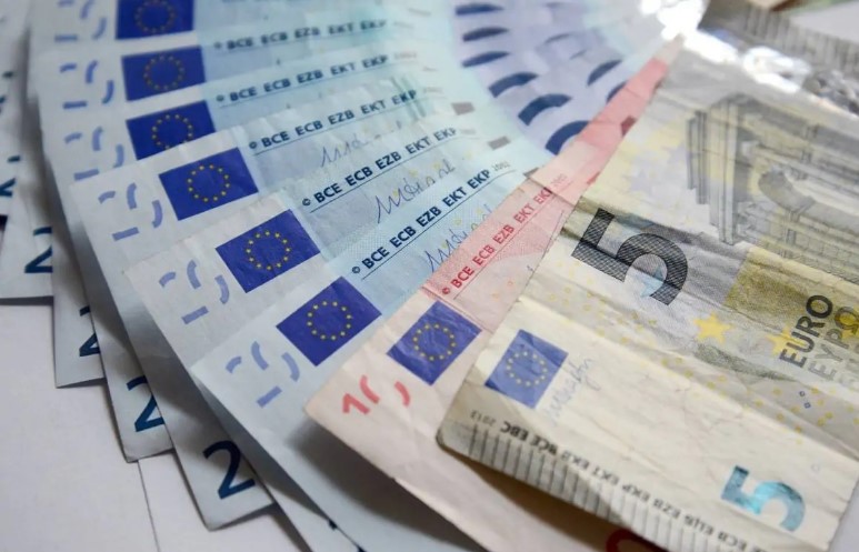 Cash: ceiling at 5,000 euros