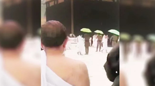 Tawaf in the rain in the Kaaba