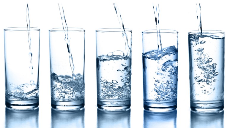 Water and the myth of eight glasses a day to dispel