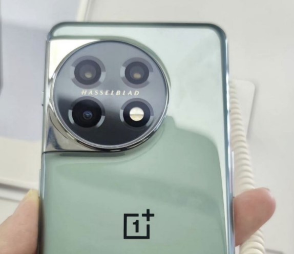 The OnePlus 11 has no more secrets: the photos of the smartphone end up online before the presentation