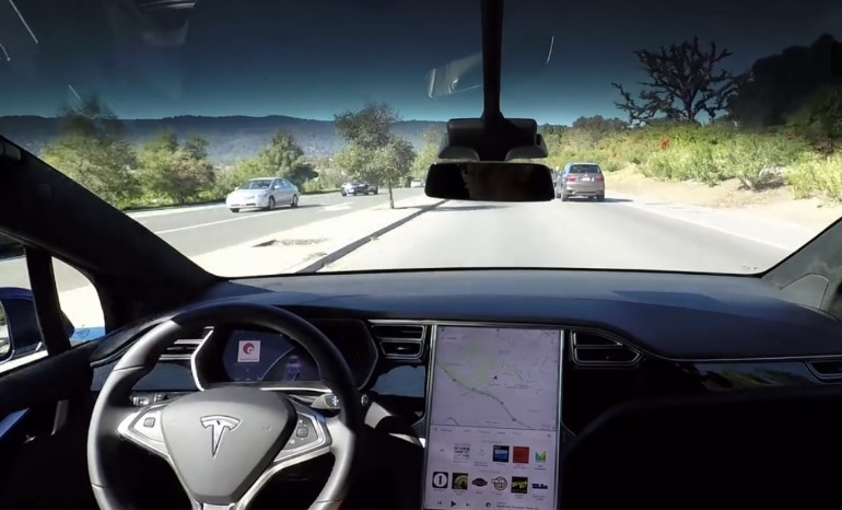 Tesla, the famous video of the Model X driving alone was a fake: "artfully built with several takes"